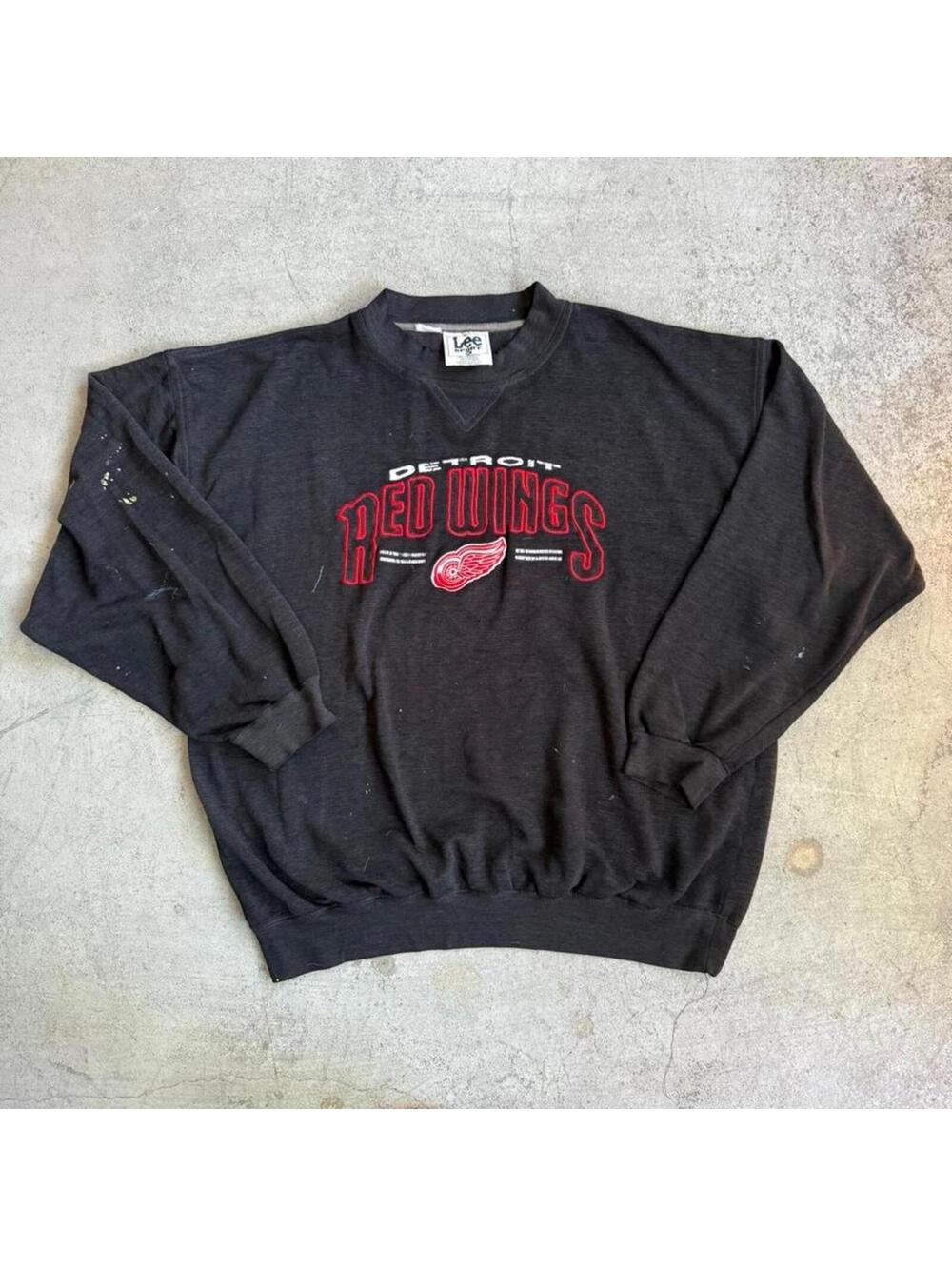 Vintage 90s Detroit Red Wings Hockey Thrashed NHL Pullover Sweatshirt